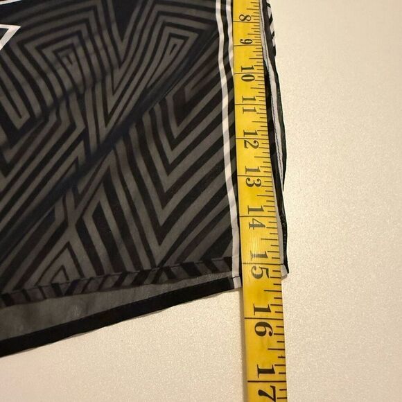 Frank Lyman Black and White Sheer Chiffon Overlay Poncho Top Size 10 Old Money - Picture 15 of 16